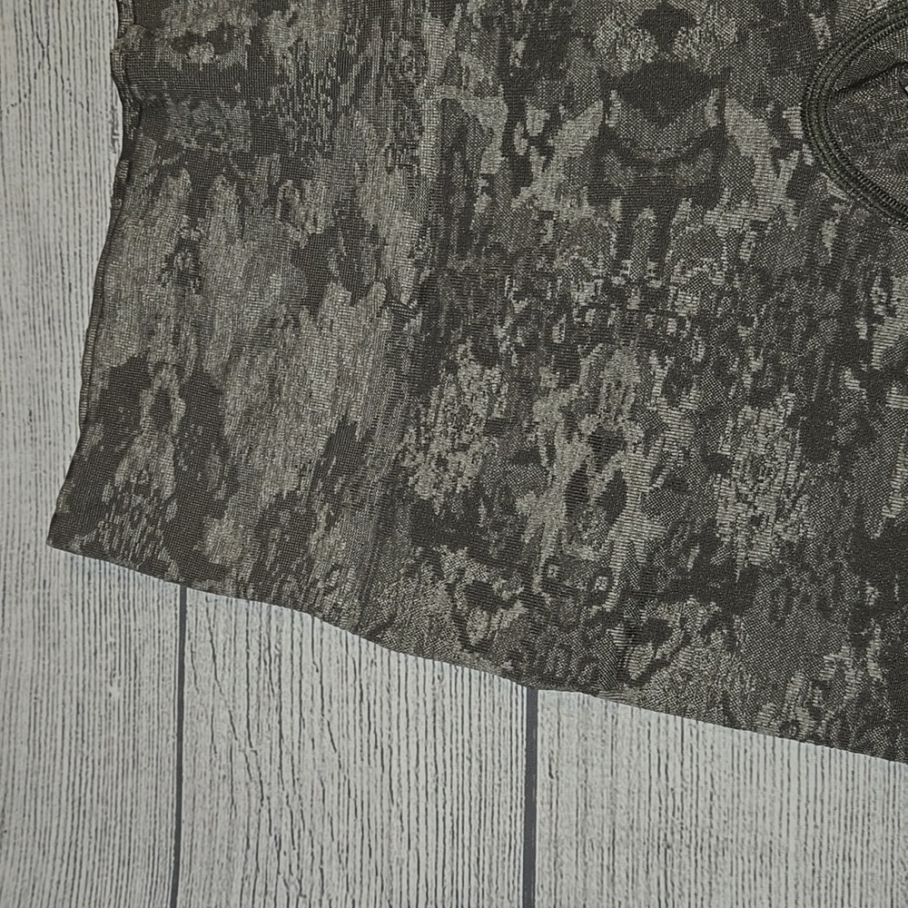 Women's Best Seamless Leggings Camo Size M NWOT - Picture 3 of 9